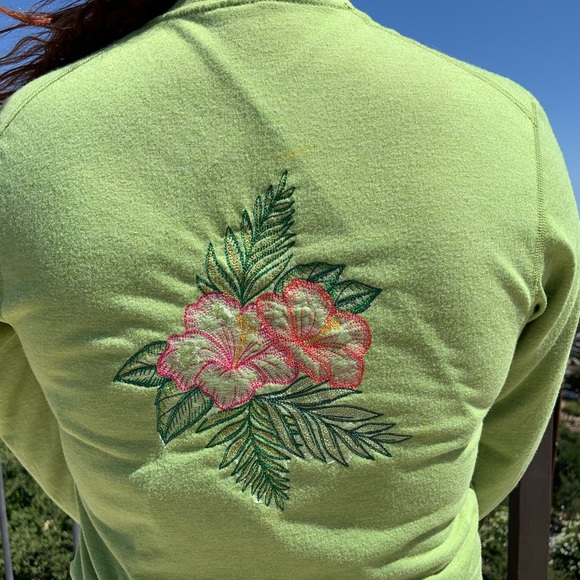 Hibiscus Patagonia Long Sleeve - Picture 5 of 5